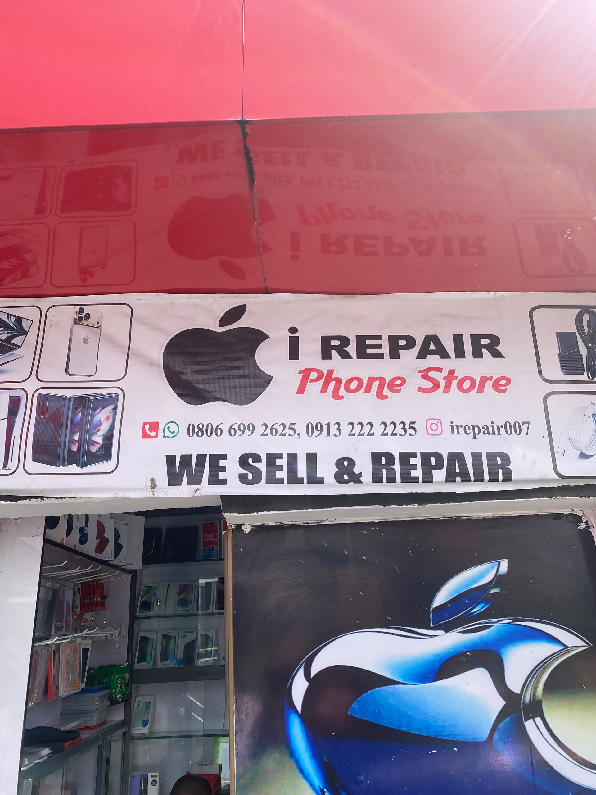 I-repair phone store — photo 2