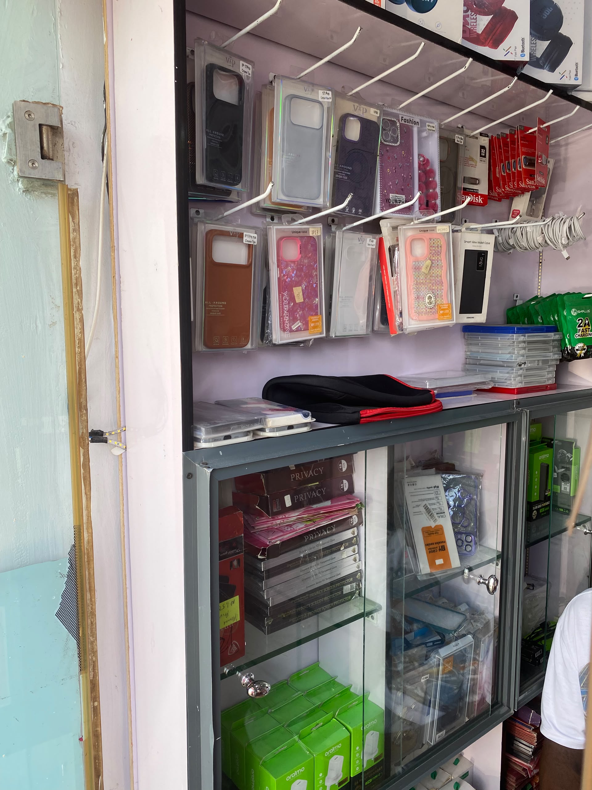 I-repair phone store — photo 3